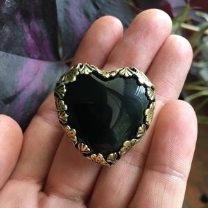 Onyx brass queen ring